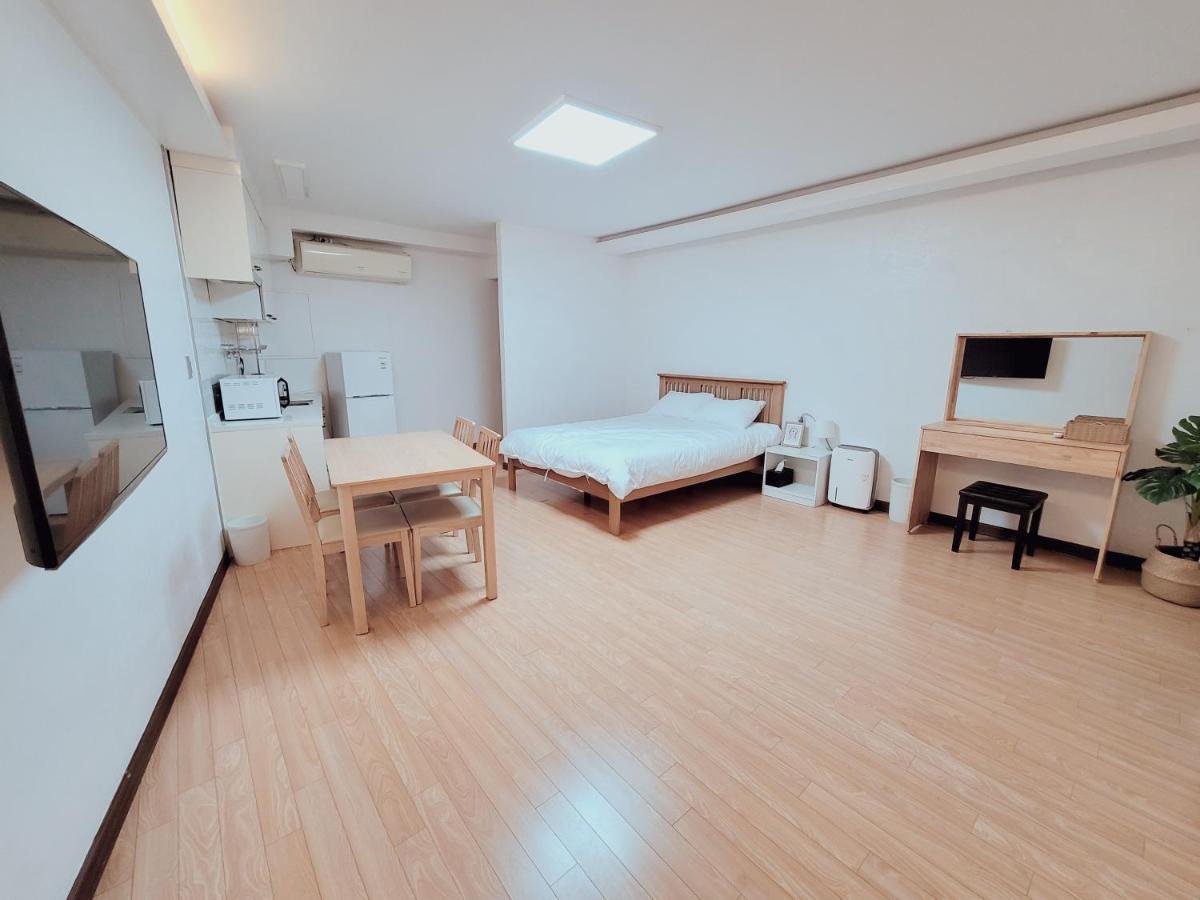 Seogwiporto Villa Buitenkant foto