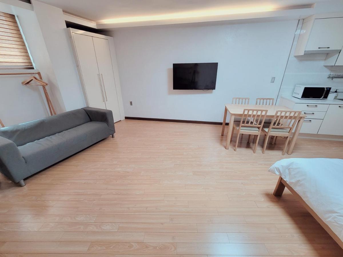 Seogwiporto Villa Buitenkant foto