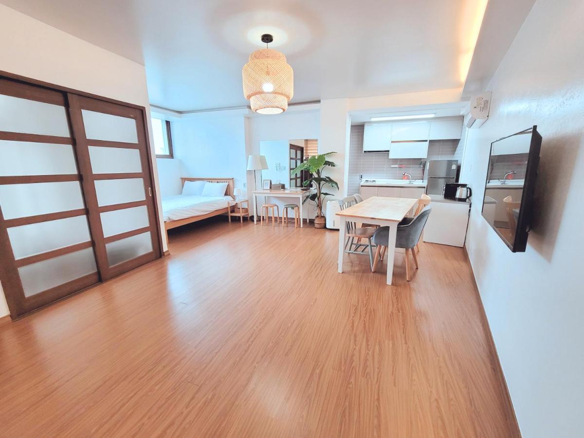 Seogwiporto Villa Buitenkant foto