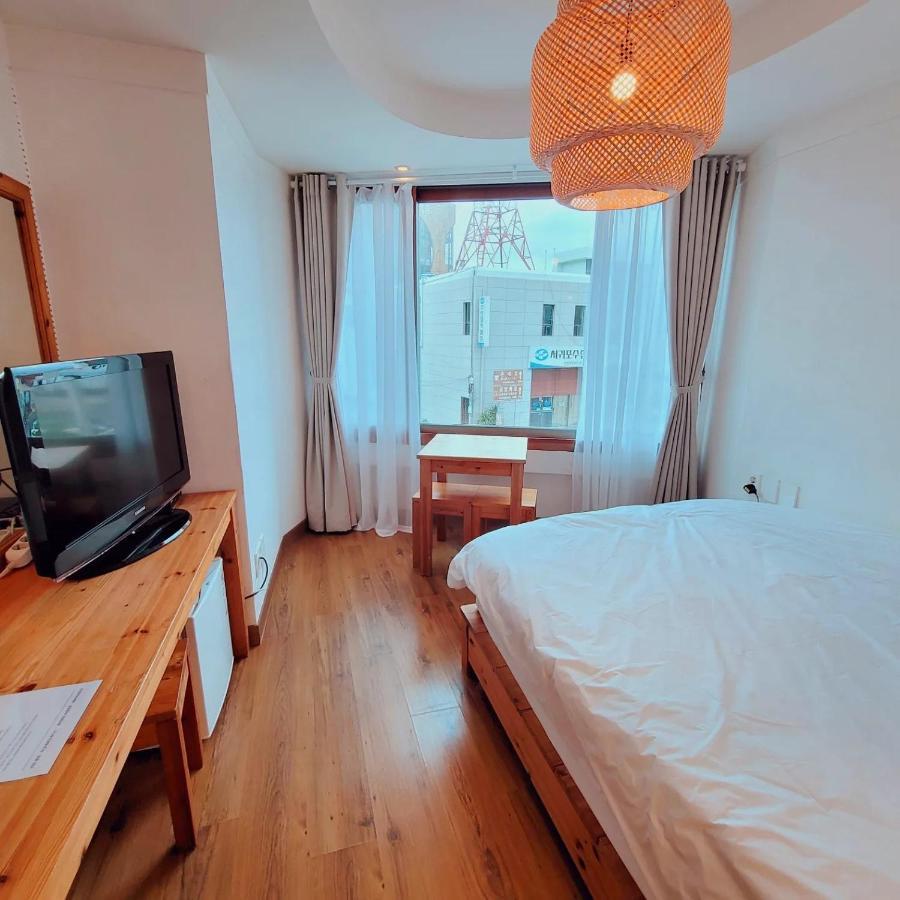 Seogwiporto Villa Buitenkant foto