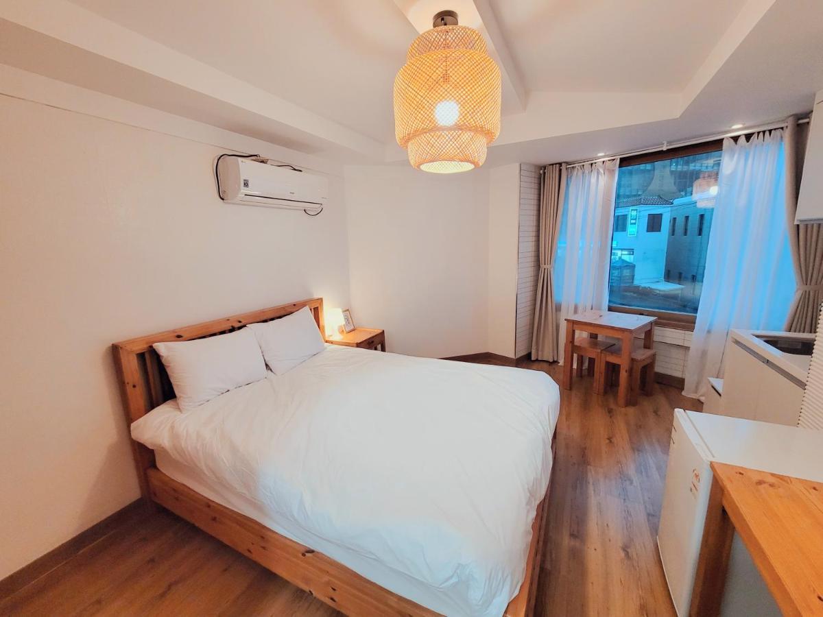 Seogwiporto Villa Buitenkant foto