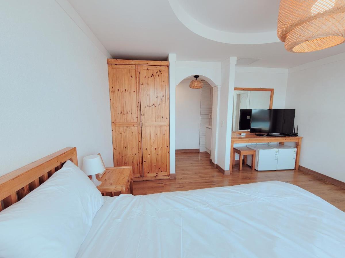 Seogwiporto Villa Buitenkant foto
