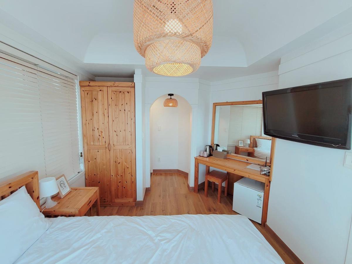 Seogwiporto Villa Buitenkant foto