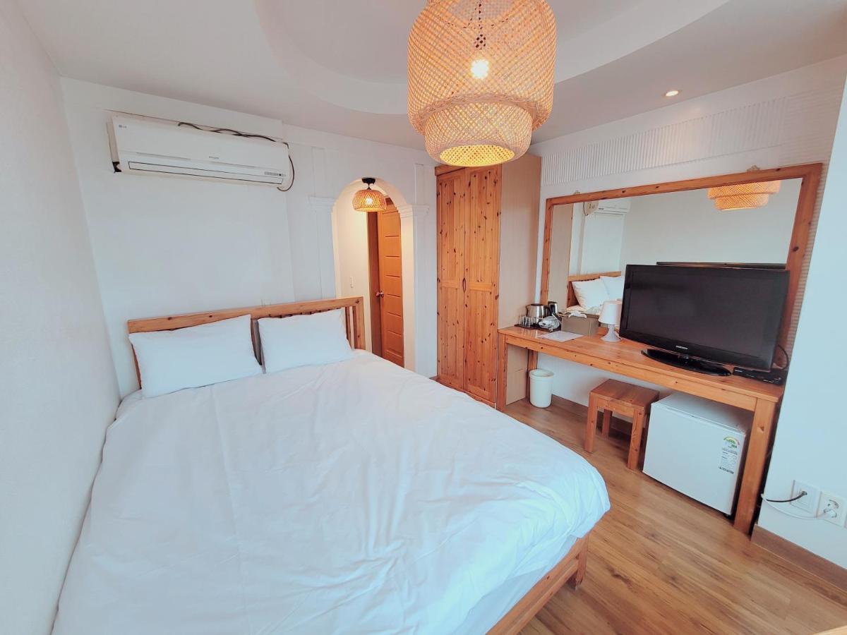 Seogwiporto Villa Buitenkant foto