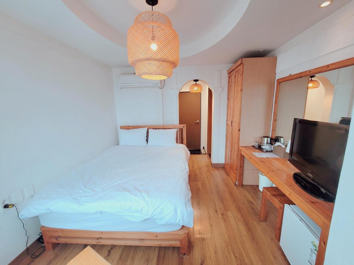 Seogwiporto Villa Buitenkant foto