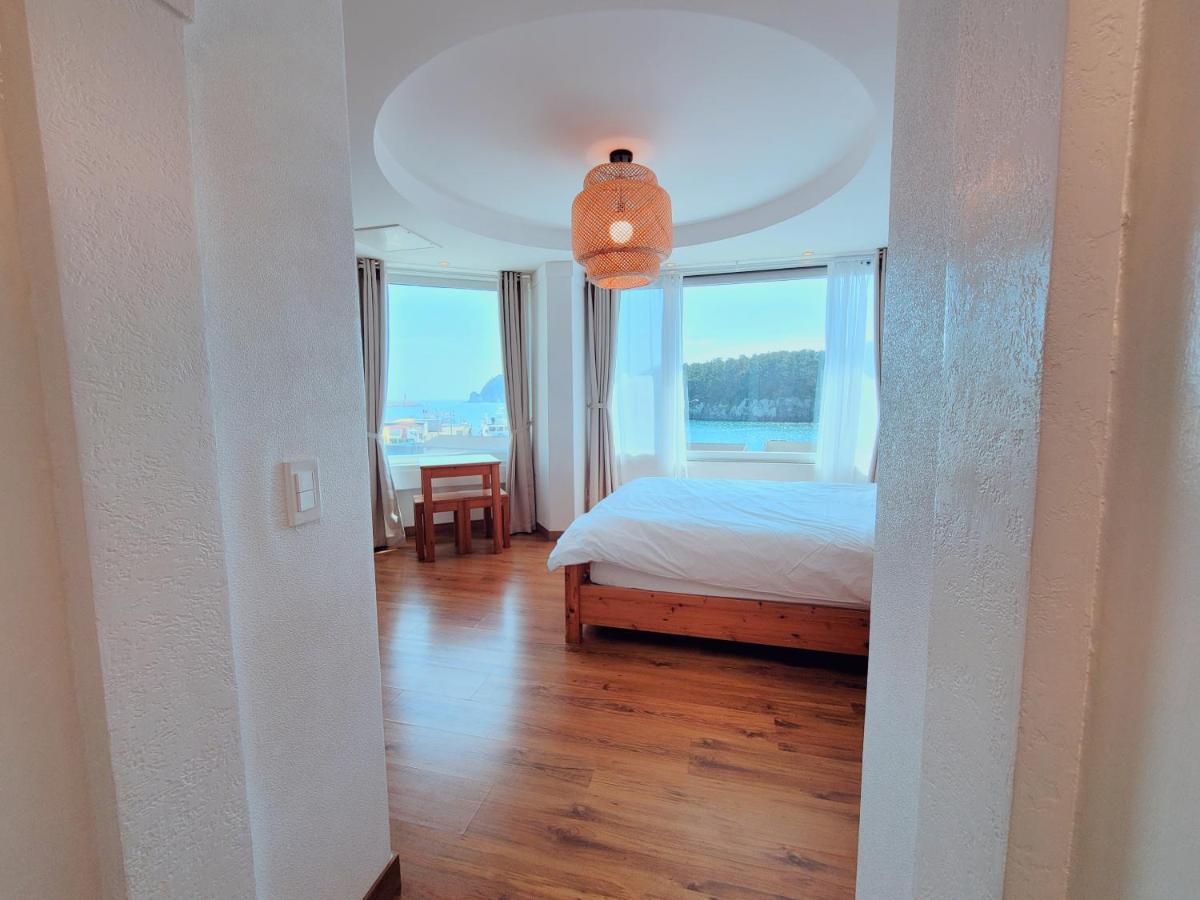 Seogwiporto Villa Buitenkant foto
